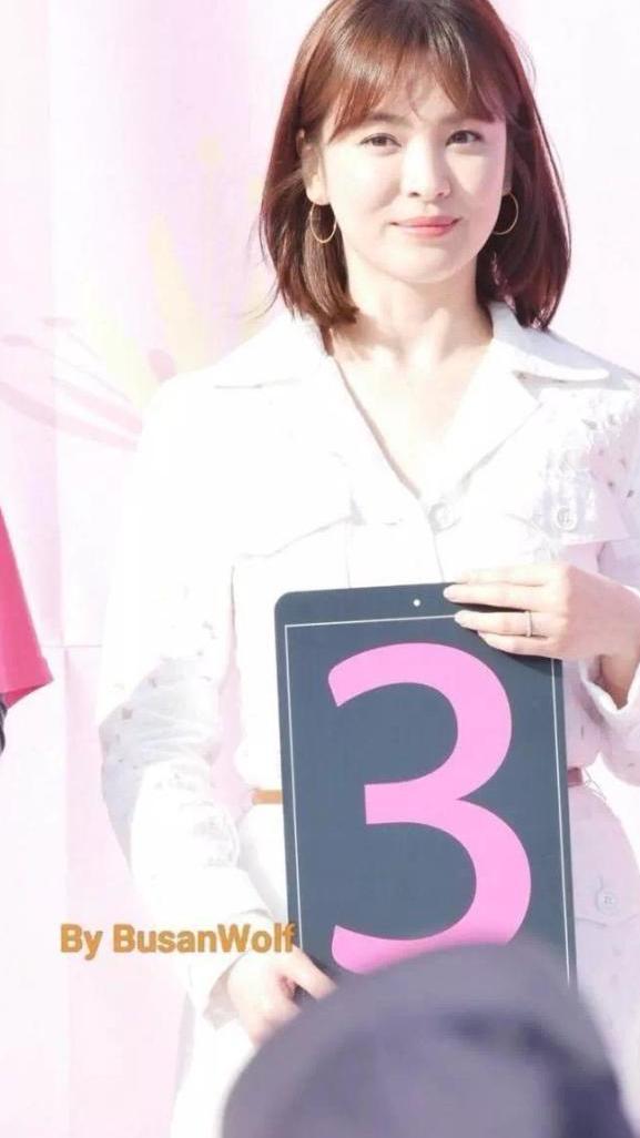 宋慧乔又换发型? 斩男短发瘦脸满分, 40岁左右女人剪嫩十岁!