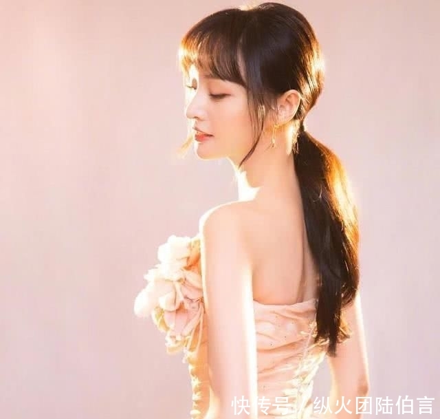 『扎发真』别总是“披头散发”！2020年大火的5种“扎发”，不挑人还好看！