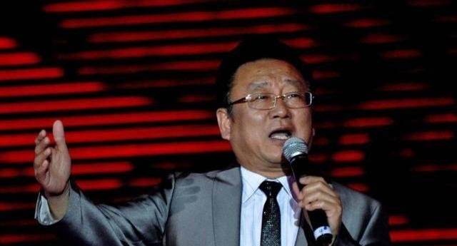 一言难尽:73岁蒋大为一家近照,女儿貌美如花,老婆颜值一言难尽