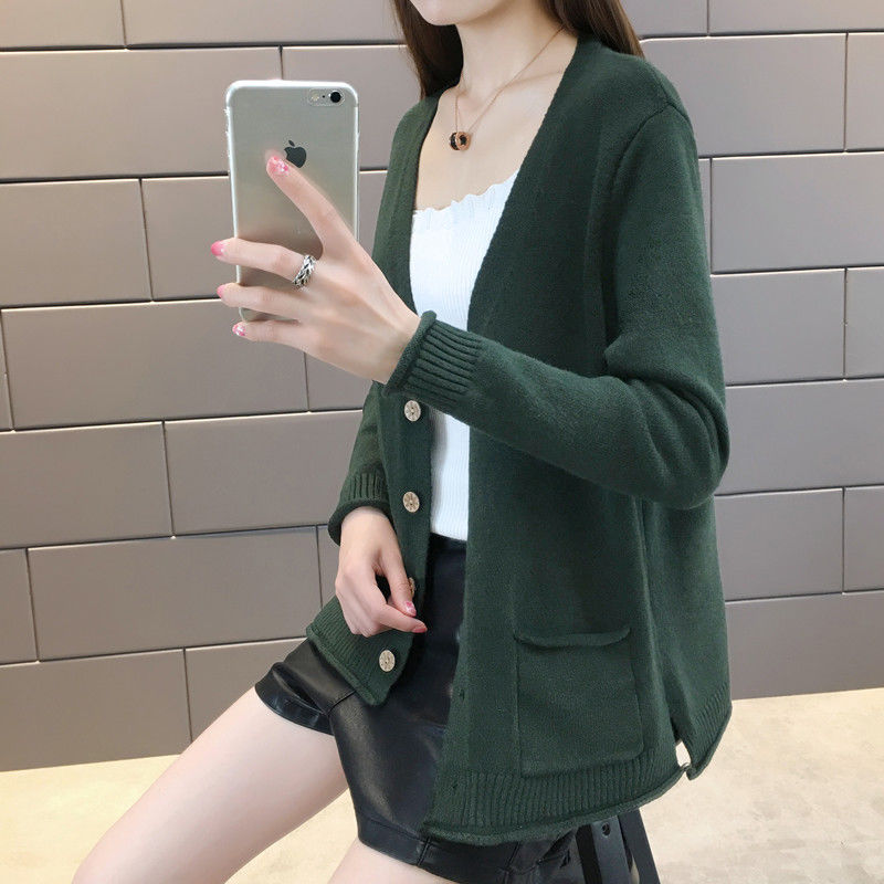 屁股大的女人，入秋别乱买，学这个女人穿开衫配七分裤，美的惊艳