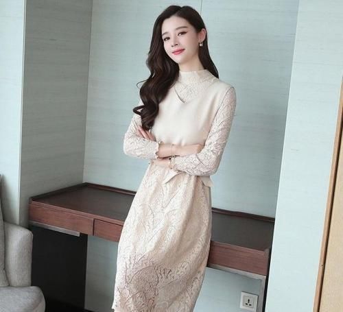  #小姐姐#优雅中带着自信，小姐姐大长腿迷倒众人，连衣裙穿出不一样的魅力