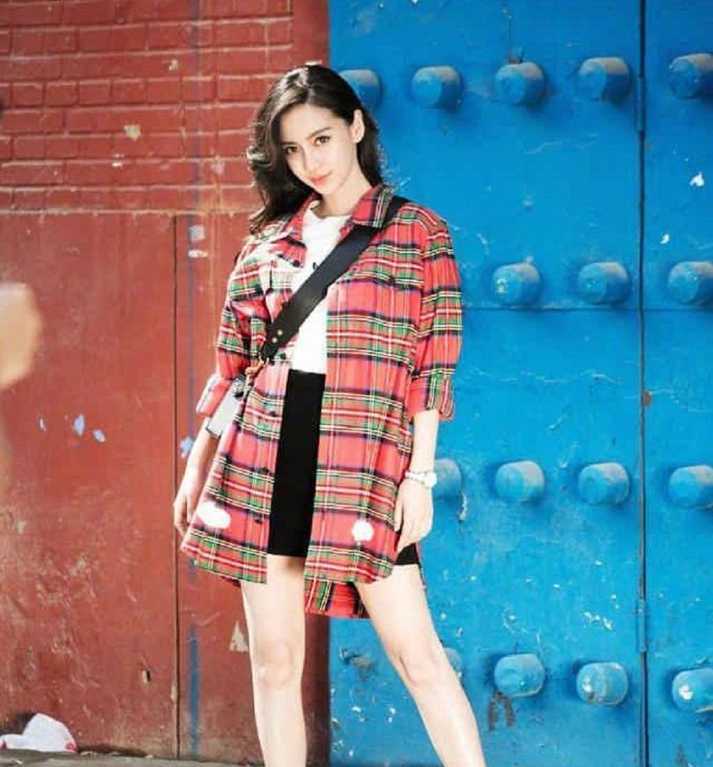  #穿搭#上衣下面别再穿牛仔裤了,学学女明星的搭配技巧,照着穿准没错