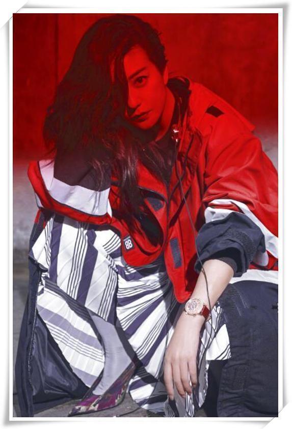 当赵薇和林心如同登杂志封面——网友：这气质差距完全不在一个调