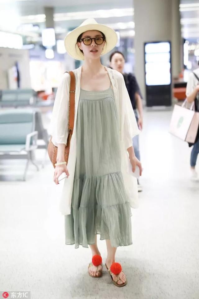 巧穿搭|吴宣仪这双凉鞋还可以，显腿长