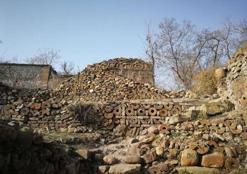 “铜钱”垒墙，陶瓷盖房，河南这座“土豪村”曾比肩景德镇