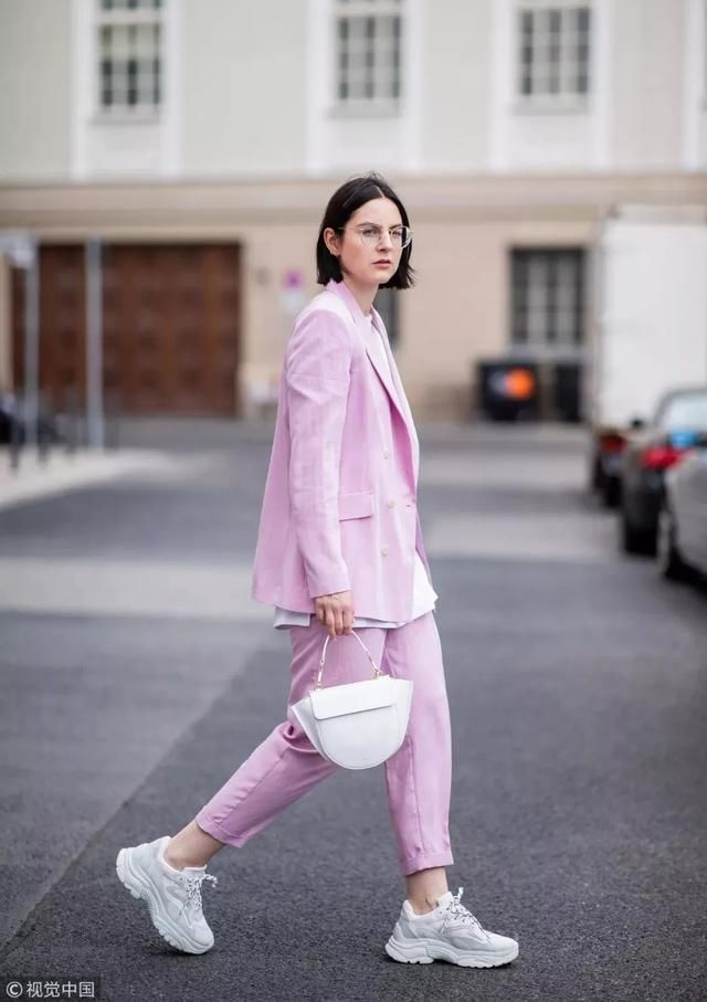 戳进来｜看完了她们的穿搭，我立刻丢掉了鞋柜里的高跟鞋！