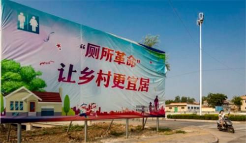  「叫好」农村厕改，本是为农民谋福利，为何农民们却“叫好不叫