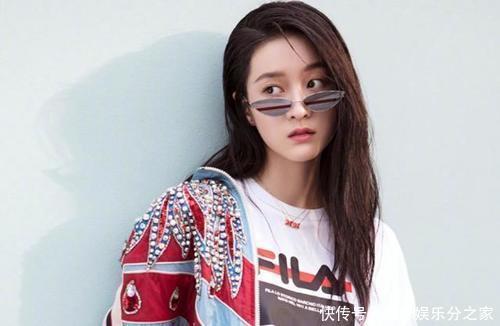 热巴张雪迎撞衫，一个美丽动人，一个却沦为路人