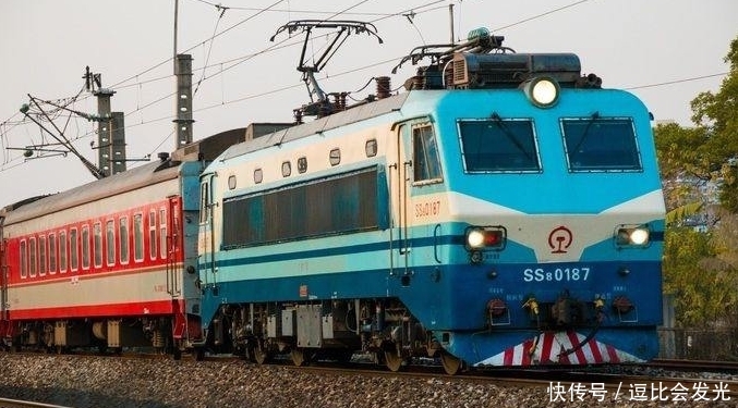  「到站」火车为何非要让乘客等几分钟，而不是按时到站？乘务长