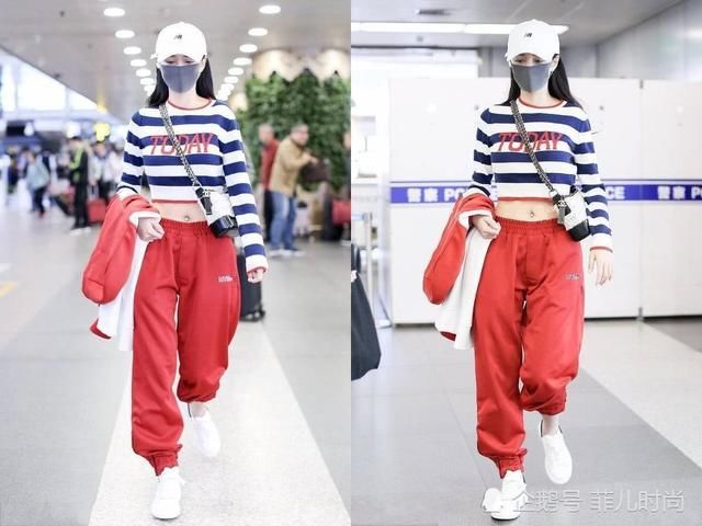 29岁沈梦辰白T配短裙现机场，脚却穿了双马丁靴，看着都觉得热！