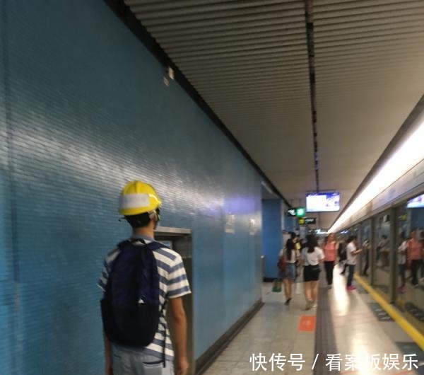 香港闹事者又号召堵地铁应者寥寥，万人受阻