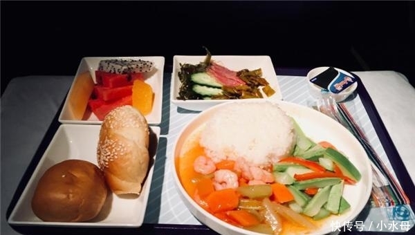 飞机上要第二份餐食的乘客，在空姐眼中是怎样的？一开始还不相信