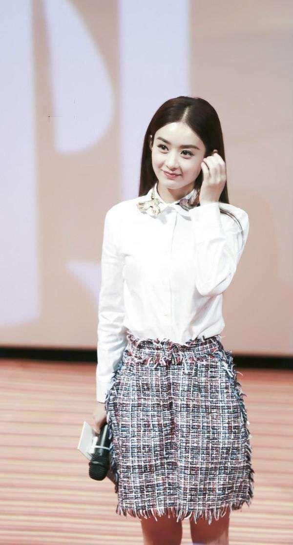 赵丽颖一袭白裙造型现身活动,蝴蝶围绕似香妃,仙气满满!