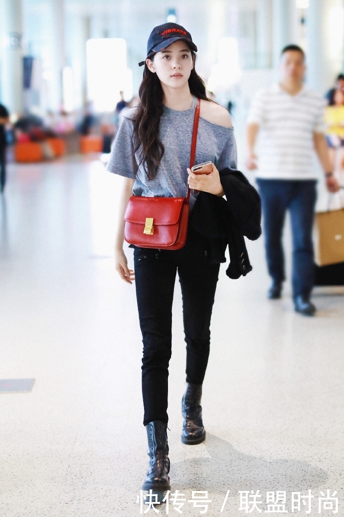 欧阳娜娜真猛!这么大胆的牛仔裤也敢穿出门,网友:我怕被人笑!