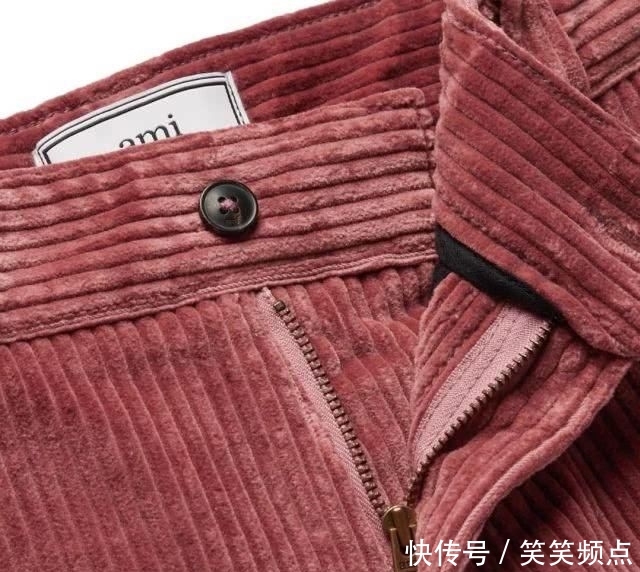 服饰:一条“普通”的灯芯绒裤,成功吸了跨年女孩子的目光