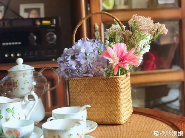  『生活』有一方小院，和你一起养花种草，这样就挺好