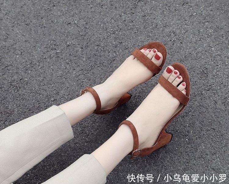 呈现|经典高跟鞋凉鞋,穿出神秘性感呈现优雅气质