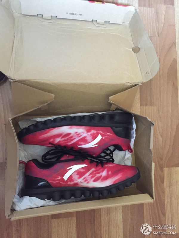创意不错但没有做好-ANTI 安踏 ANTA 柔软柱跑鞋开箱