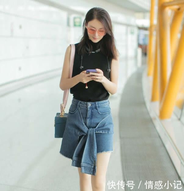 金晨这裙子真厉害，长出两条“尾巴”当袖子也是时髦得没谁了！