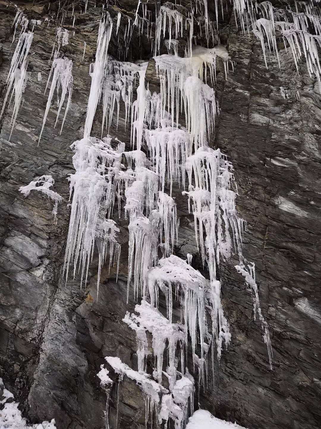 光雾山冬季冰瀑奇观，网友:美到哭!
