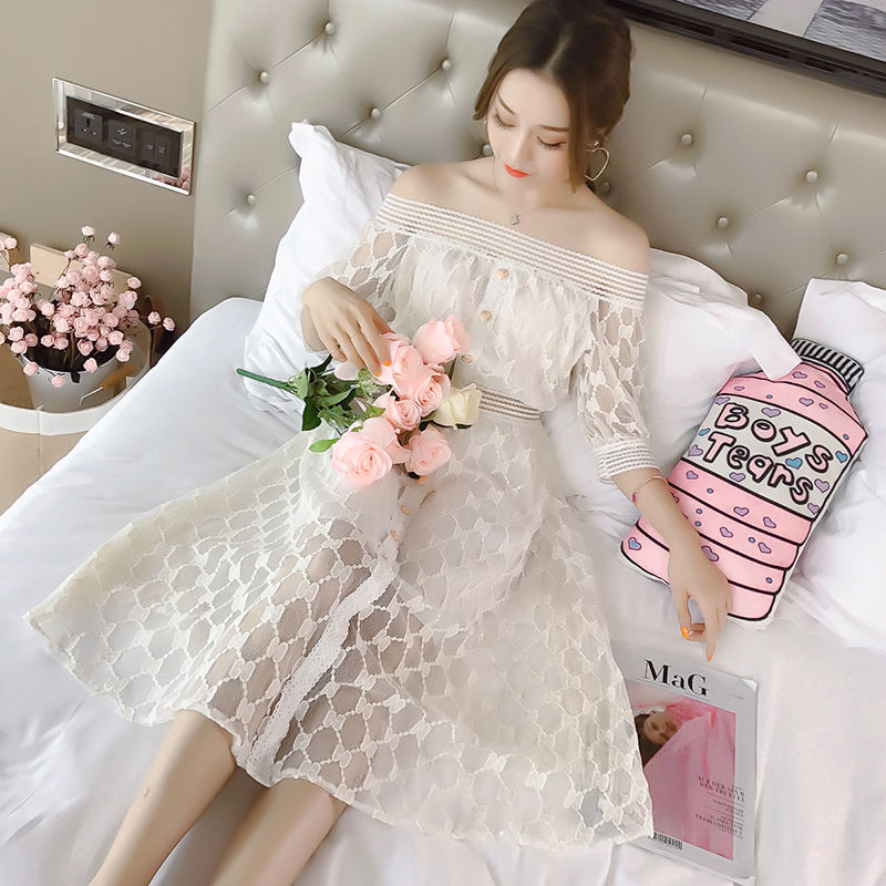 丰满女人“露”点才好看，看看这些“流氓裙”，性感妩媚谁不着迷