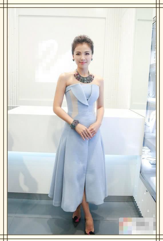 刘涛胆真肥，直接穿睡衣出席活动，网友：真想拿个熨斗给她烫平！