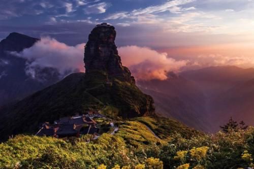 中国“最惊险”寺庙：就在2493米的悬崖边，一座桥连着两座山