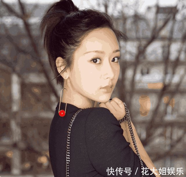 都以为换了眉型的杨紫美了 巴黎一回来却穿起前年流行的毛衣