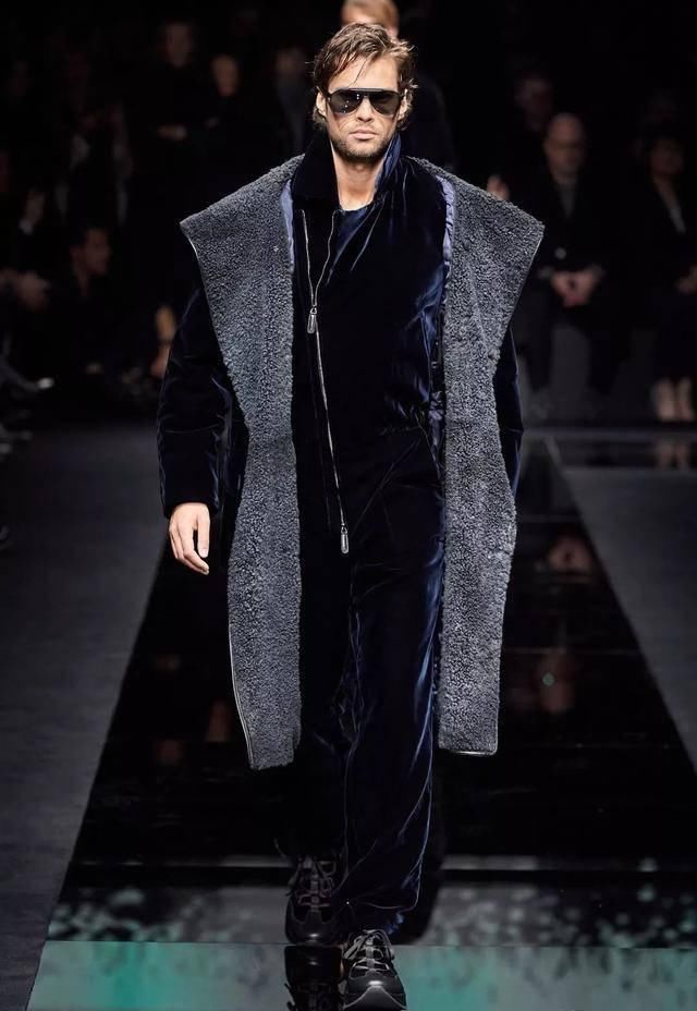 「延续」85岁的Armani先生,一直延续自己的风格,优雅简约的更加年轻化