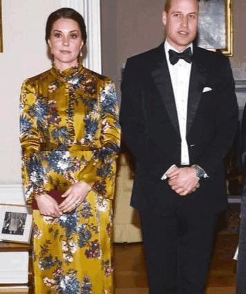 凯特王妃今日不穿礼服, 穿中国风印花裙, 还能轻松驾驭一字肩!