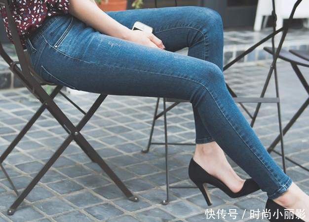 牛仔裤穿出魅力味道，美丽又好看，让女人的气质充满魅力！