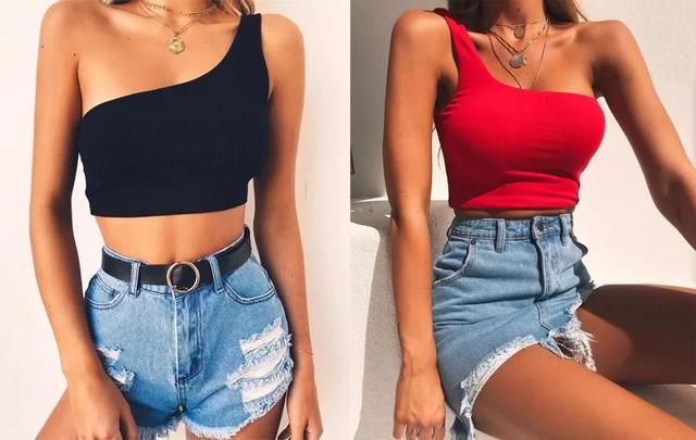 继睡衣外穿、内衣外穿后,泳衣外穿也不是那么难以接受了……