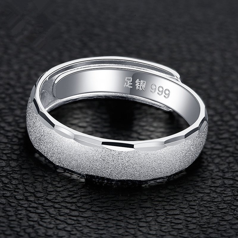 男人再“穷”也要学戴戒指,建议试试下图的,彰显男人味