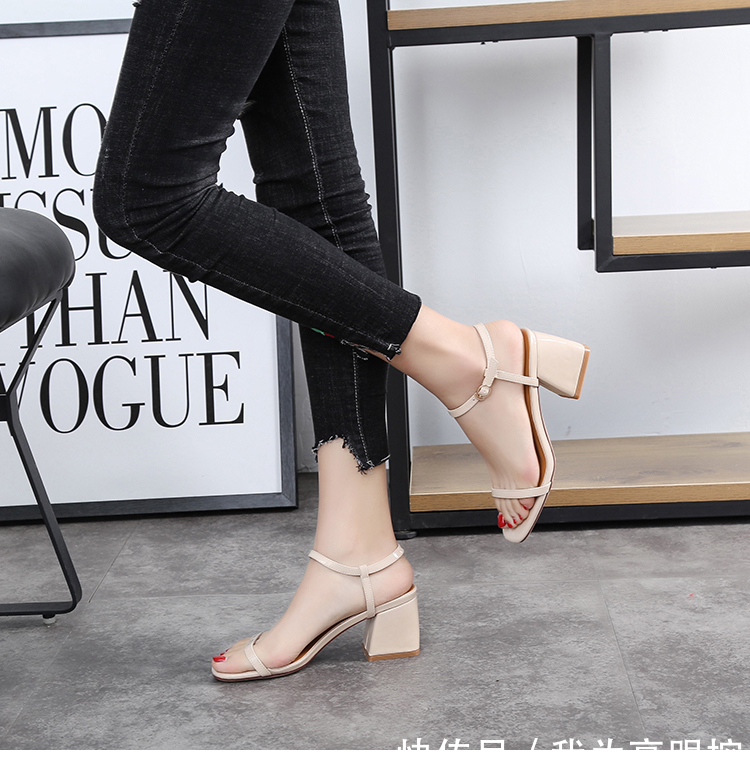 T字后鞋跟设计的高跟鞋