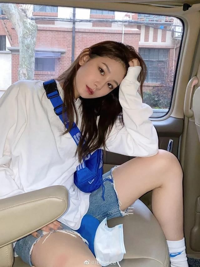  [时髦]没想到袜子也能穿得这么时髦！