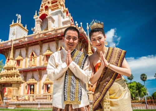 出租自己，既当“妻子”，又当导游，泰国女孩的心酸几人能懂