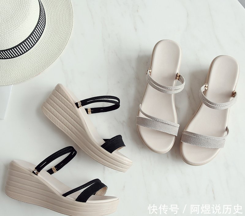  #设计#夏日出街怎么搭备上时尚的舒适凉鞋，踩出轻便自在感