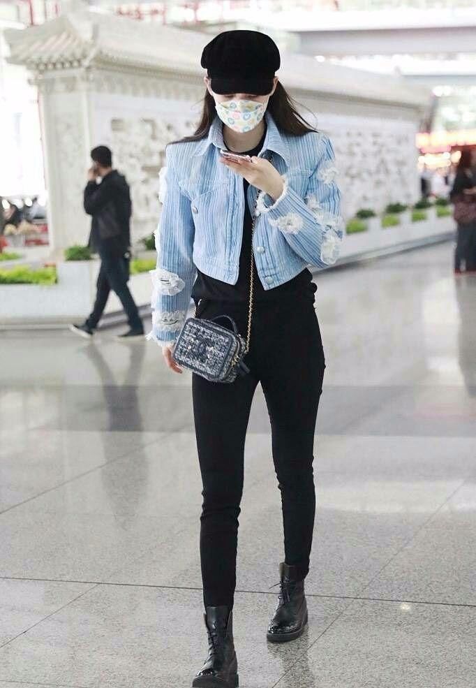 欧阳娜娜够了，腰带勒的这么紧就为了显腰细!网友:怎么解下来?