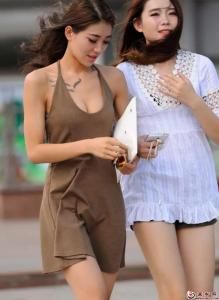 武汉街拍小姐姐，最后一个妹子背影更撩人