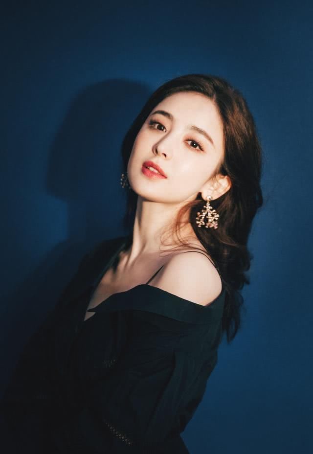 『脸上』女生脸上有这4个“特征”,很容易招惹异性中两个真的很少见