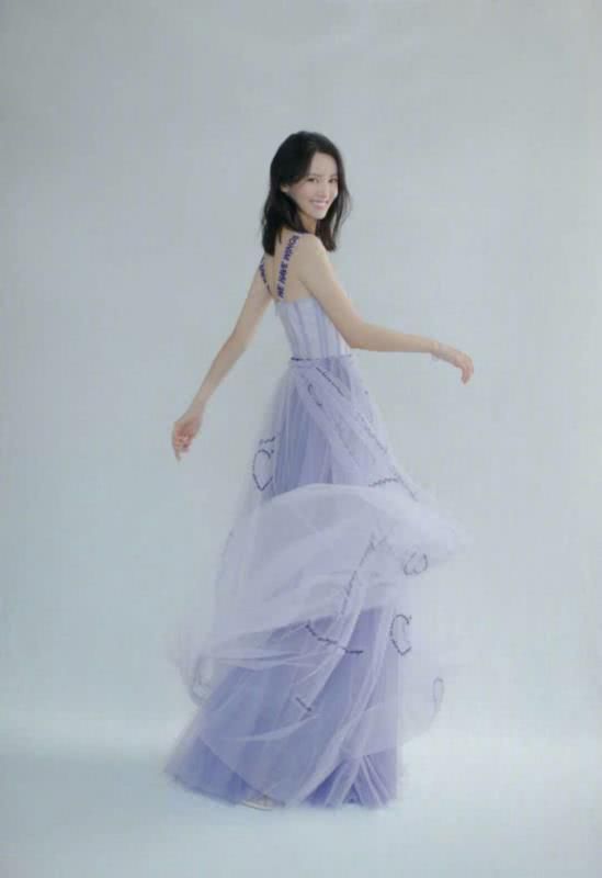 金晨秀高难度一字马，小蛮腰大长腿超抢镜