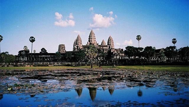 此国国王曾流亡中国!首都插满中国国旗，各国游客纷纷到此!