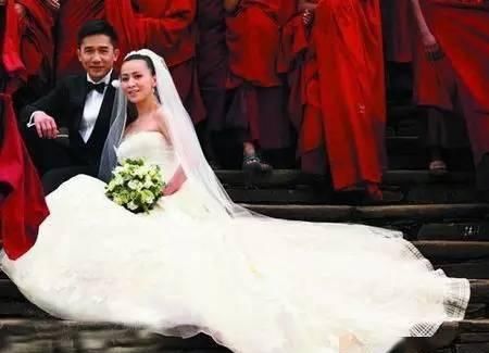  『婚纱』这个岁数的她保养逆天了....