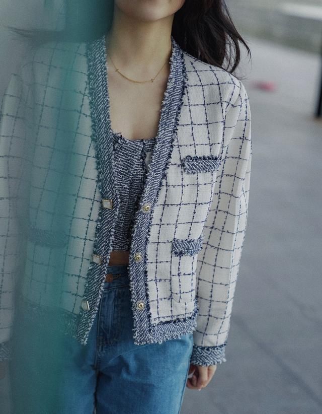  [基础款]三木的春装太有质感，抹胸内衣搭配格纹外套和直筒裤，甜美又自然