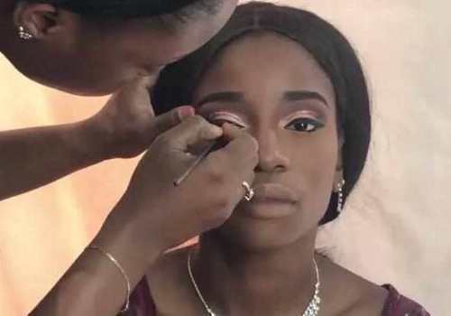 追求者爆棚！非洲妹子在亚洲没人追，化妆后惊为天人！