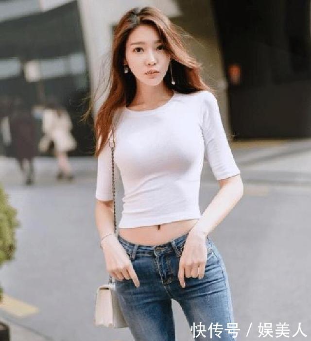 【勾勒】小姐姐清纯可人,牛仔裤勾勒出玲珑曲线美,挡不住的好身材!
