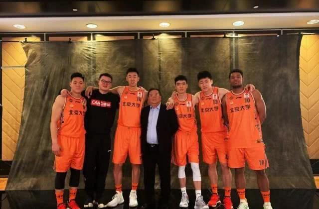 郭艾伦cba全明星球鞋