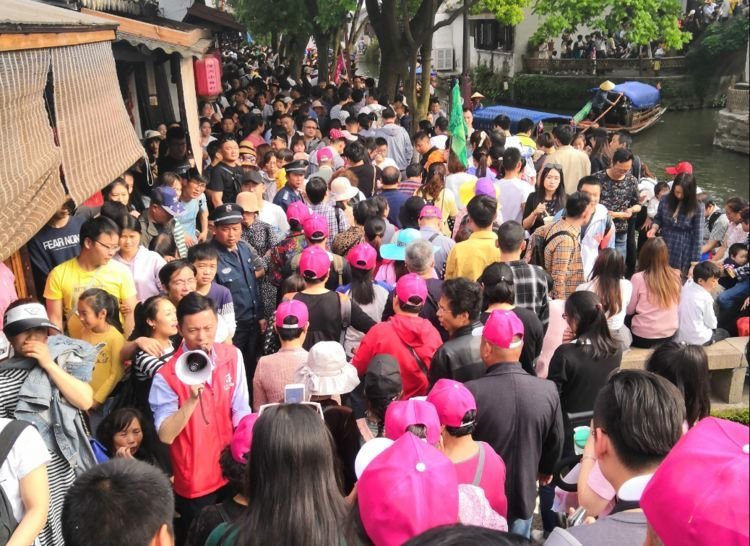 游客买了票却不让进？景区推诿人太多，游客怼得景区无言以对