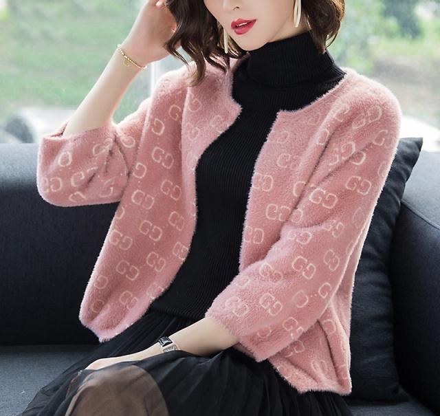  装新款：建议：70后妈妈们，过年打扮嫩点，学下图这样穿搭，洋气超减龄