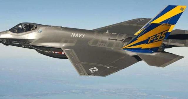 中国歼20正式入列作战部队,在日本的F22战机